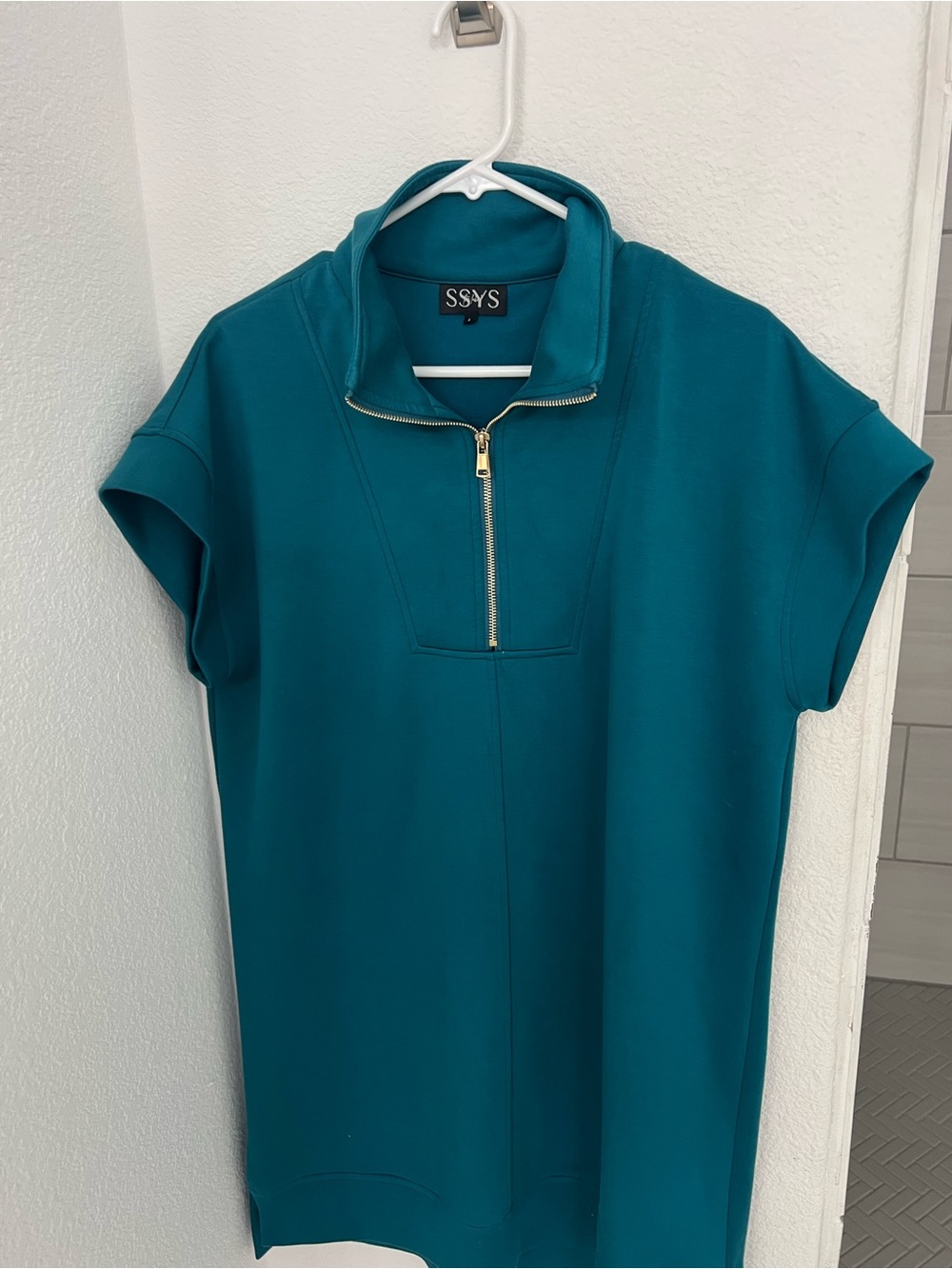 SSYS TAYLOR Teal Short-Sleeve Zip-Neck Top L
